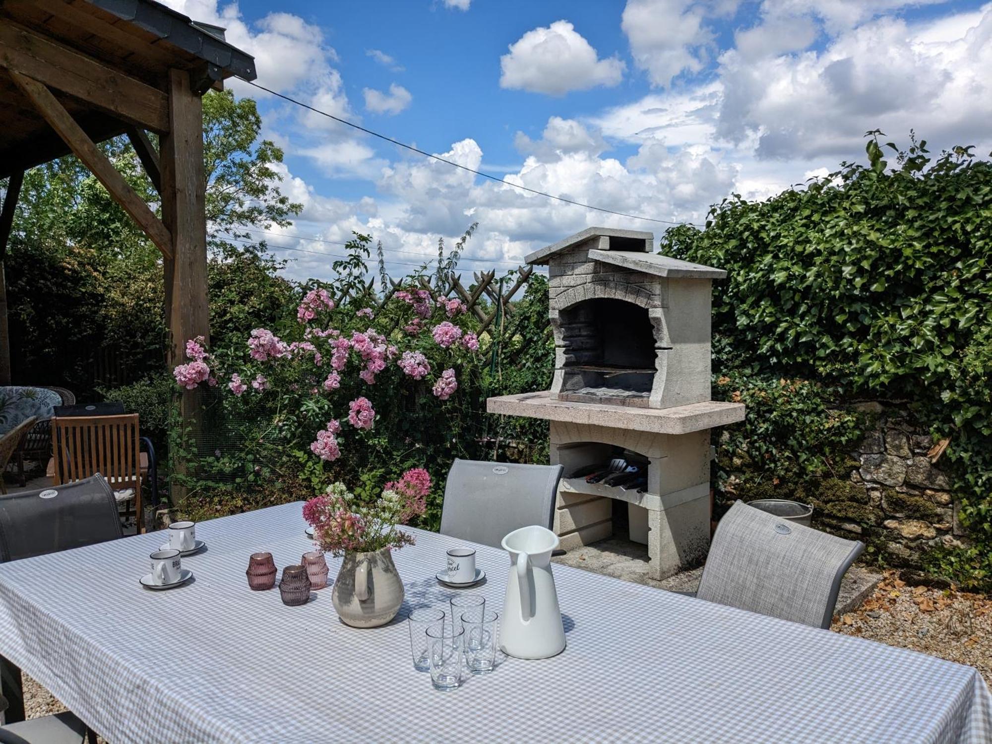 3 Self-Contained Gites With Pool And Games Room Saint-Georges-de-Noisné Extérieur photo