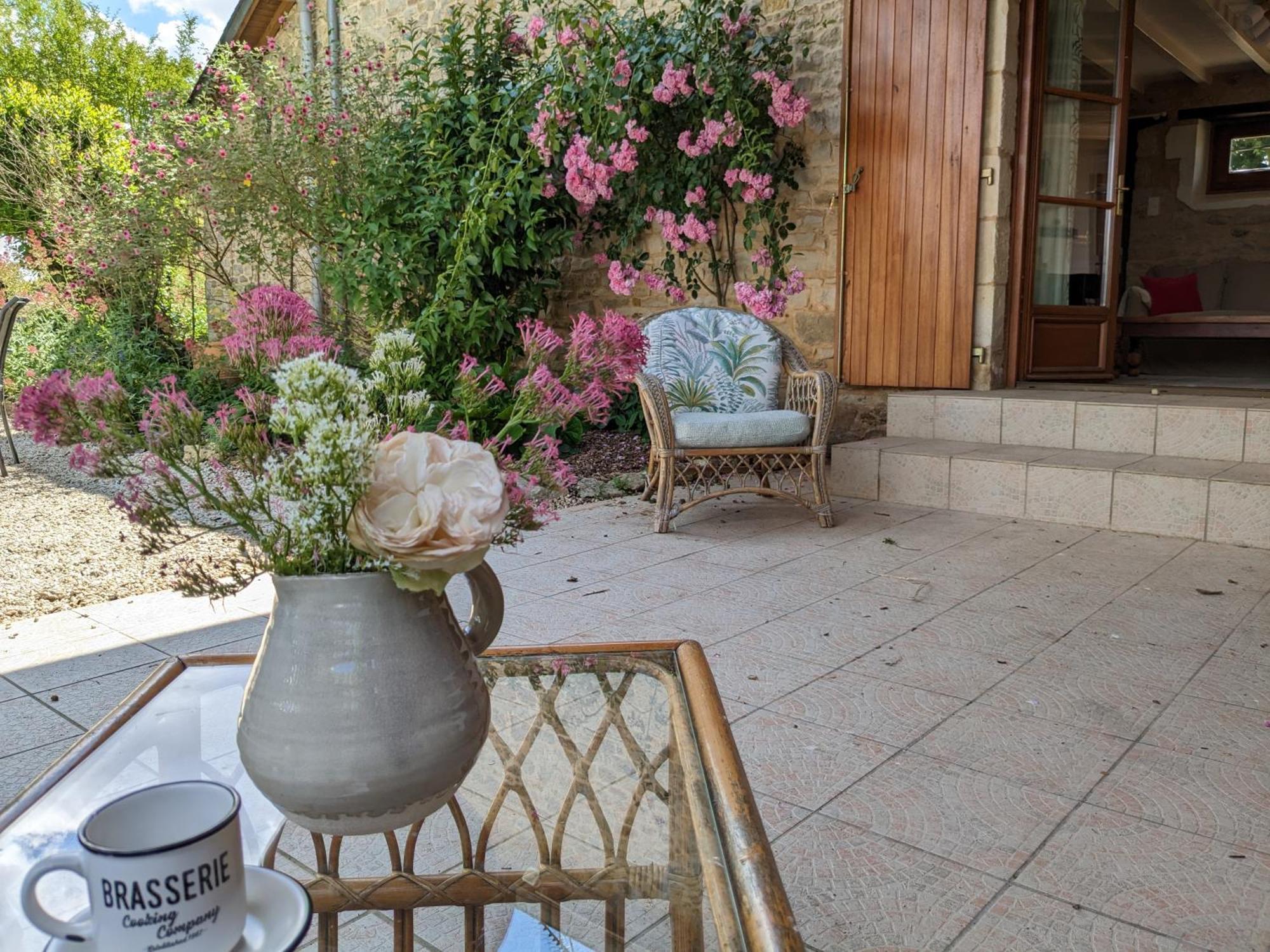 3 Self-Contained Gites With Pool And Games Room Saint-Georges-de-Noisné Extérieur photo